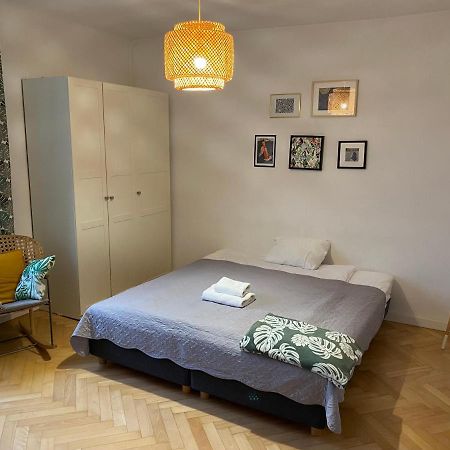 Slow Life Apartment Next To Metro Station Warsaw Exterior photo